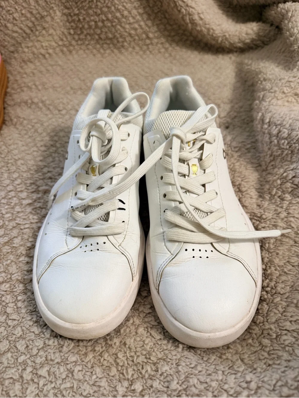 On The Roger Women’s Sneakers – Size 7